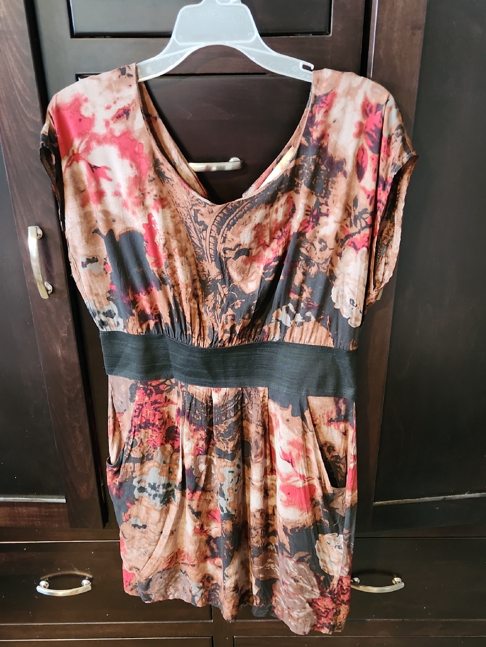 Francesca's Collections Brown and Red Floral Elastic Waistband Mini Dress